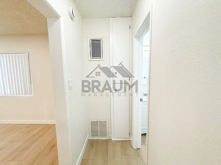 6336 TUJUNGA AVENUE — Photo 9