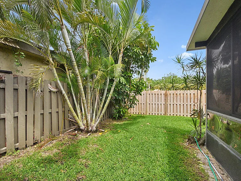 11063 Oakdale Rd — Photo 45