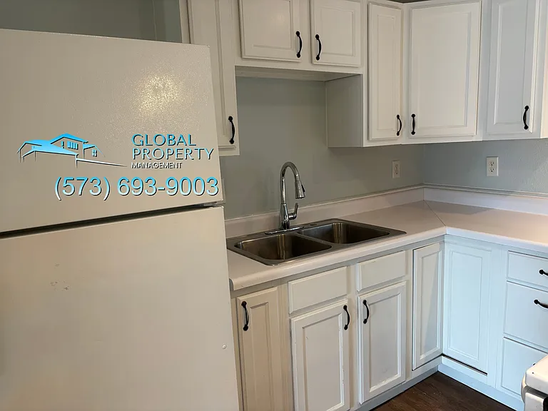 Lakefront Apartments — Photo 84