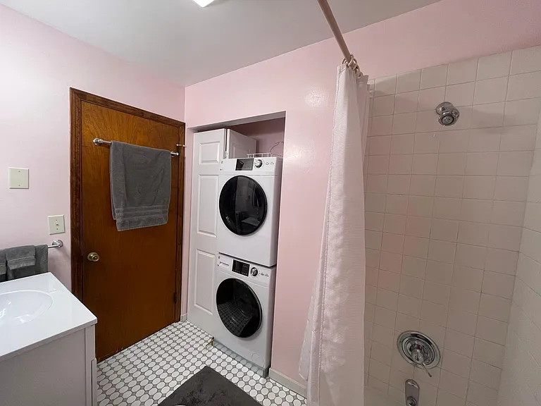 1413 Grace St #A — Photo 6
