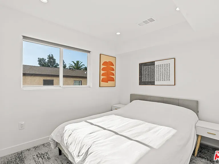 236 S Carondelet St — Photo 16