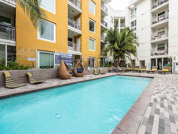2nd image of 5520 Wilshire Blvd #506