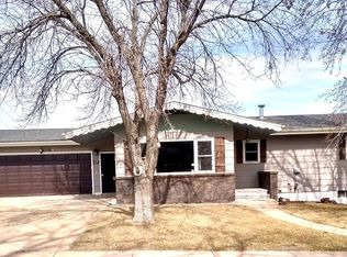 237 7th St E, Dickinson, ND 58601