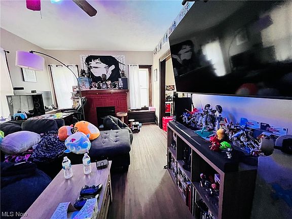 5th image of 636 Wertz Ave SW