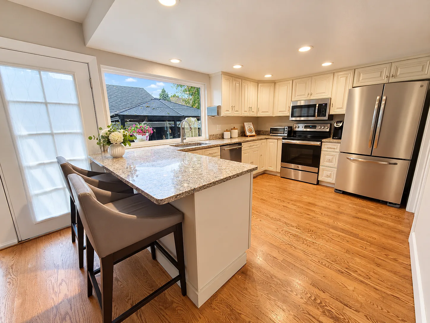 4 bed, 2246 sqft, $3,200 — Photo 4