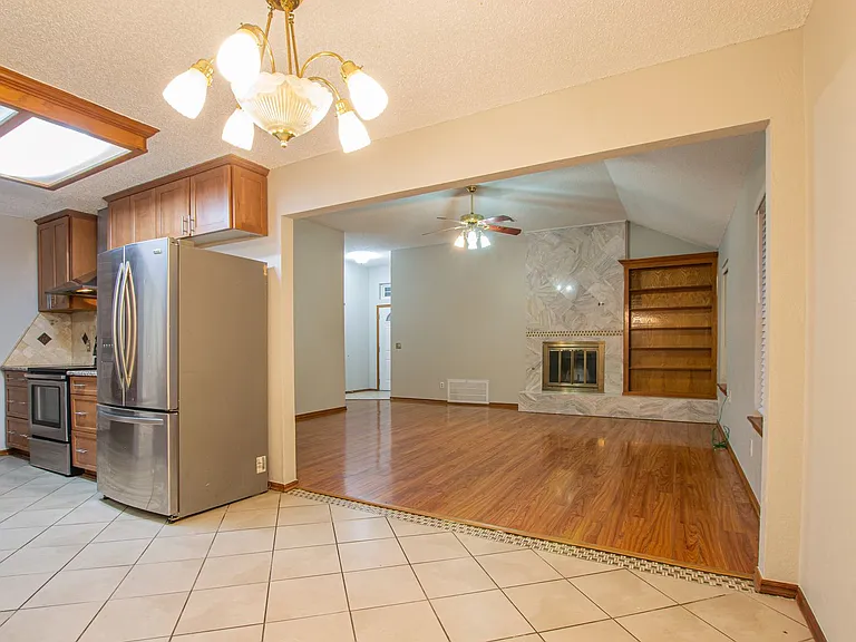 8308 NW 10th Ter — Photo 5