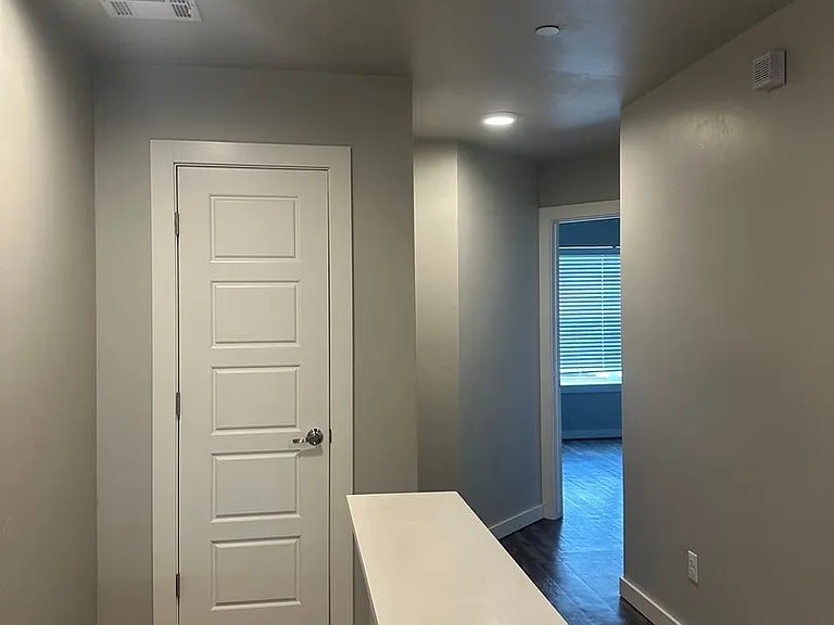 750 SW 14th St — Photo 13