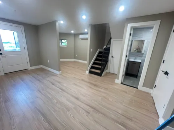 2909 Avenue D image 1 of 12