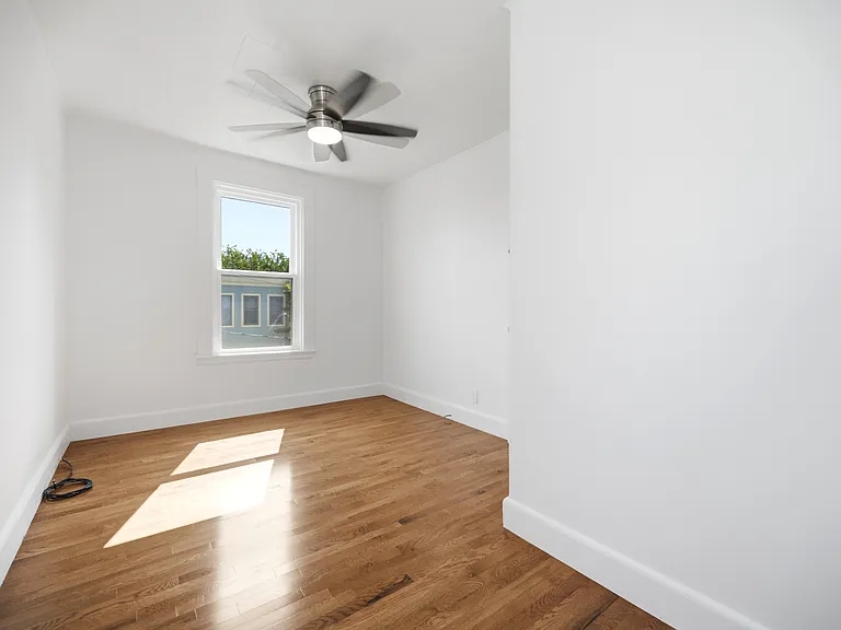 27 Linden St #27 — Photo 12