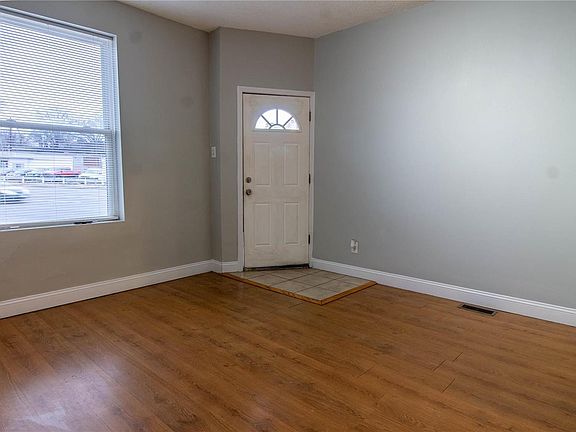 2nd image of 2806 Iowa Ave #A