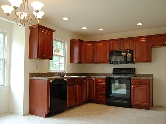 4th image of 622 Pinehurst Ave