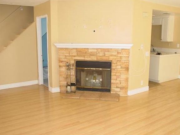 3rd image of 14689 Moon Crest Ln Unit E