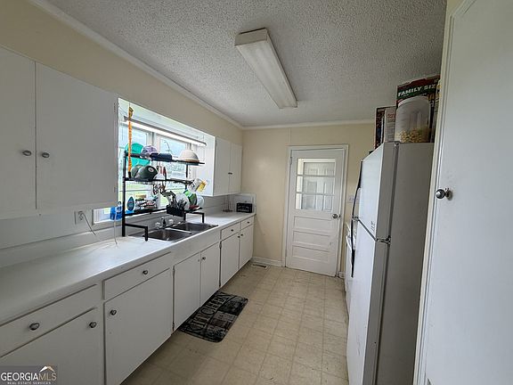 2nd image of 4090 Ezelle Rd