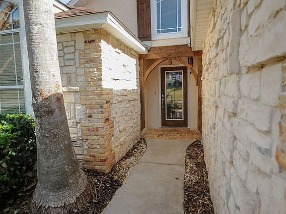 3rd image of 1055 Park View Dr