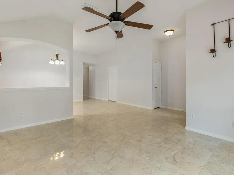 21812 Whispering Forest Dr — Photo 4