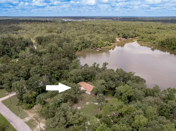 221 Chestnut Bnd, Huntsville, TX 77320