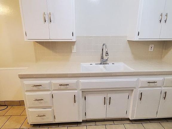 5th image of 239 E Buckthorn St APT 7
