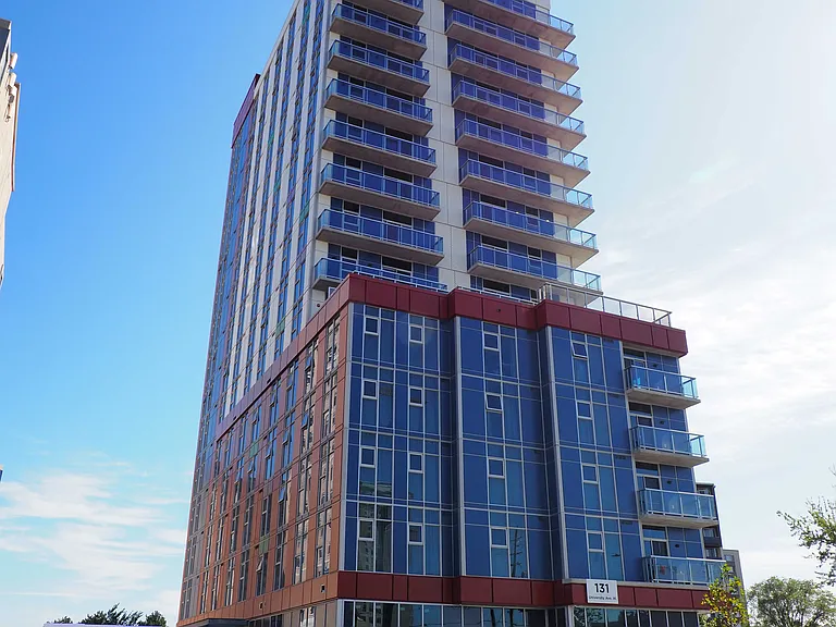 131 University Ave W — Photo 6