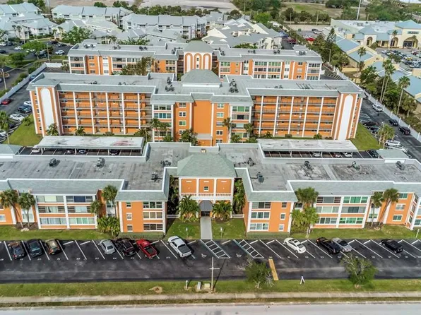 1900 68th St N APT 110, Saint Petersburg, FL 33710