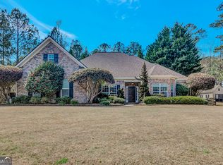 230 Silverbell Ln, Sharpsburg, GA 30277