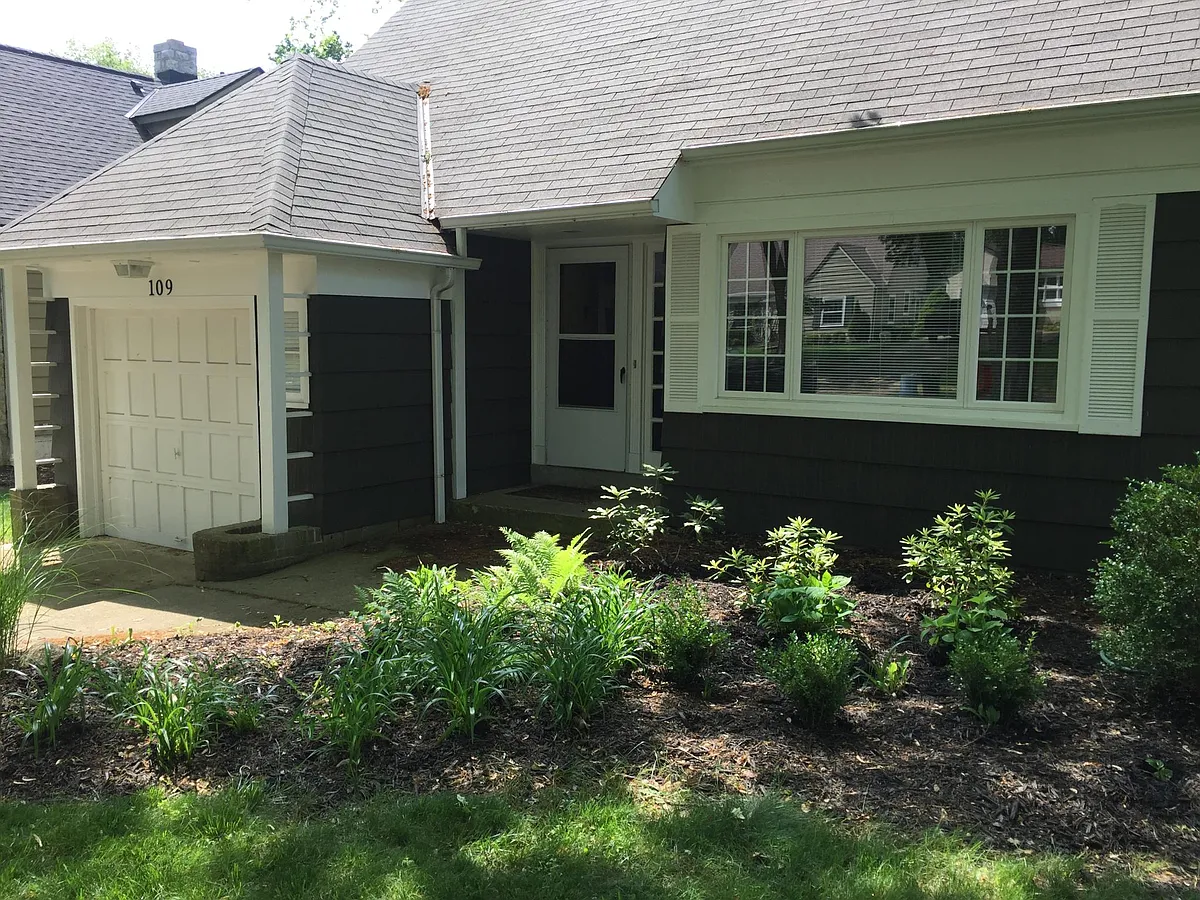 Building Photo - 109 E Riverglen Dr