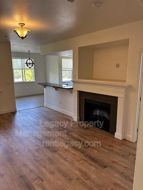 2 bed, 2.0 bath, 1142 sqft, $2,325 — Photo 3