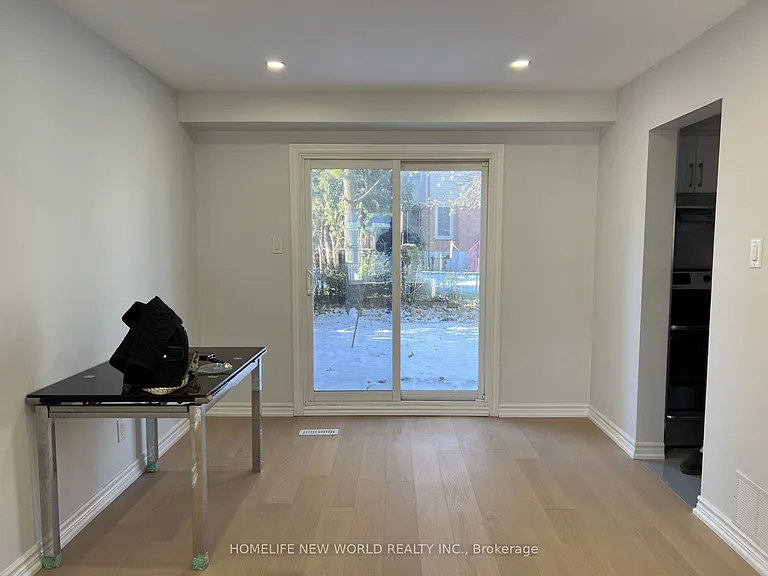 91 Campania Cres — Photo 15