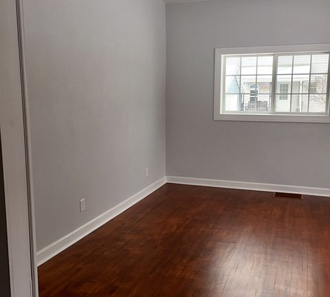 3rd image of 523 E Franklin St