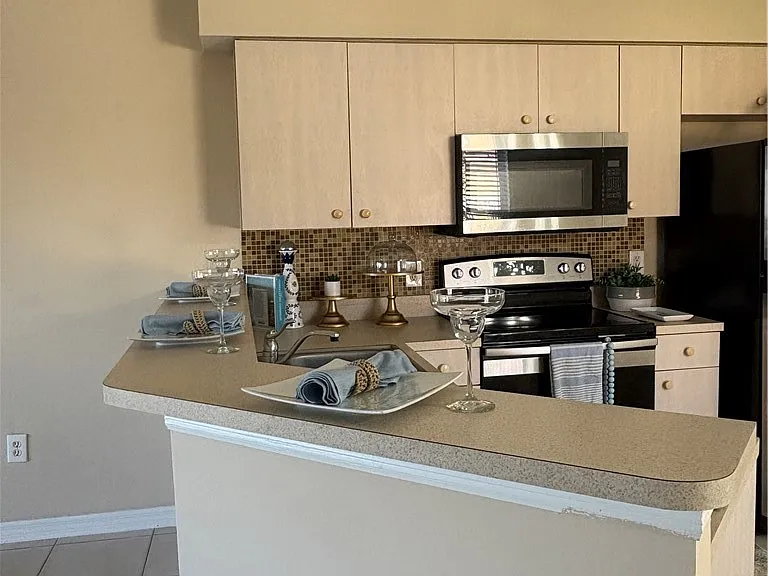 909 SW 47th Ter #201 — Photo 9