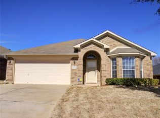 8133 Whitney Ln, Fort Worth, TX 76120