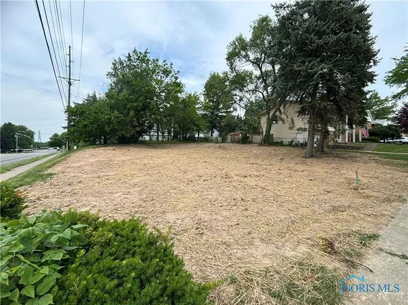 376-378 Crestway Dr, Oregon, OH 43616