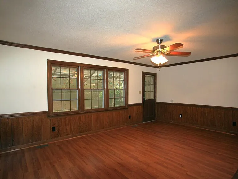 1406 Bloomingdale Dr — Photo 7