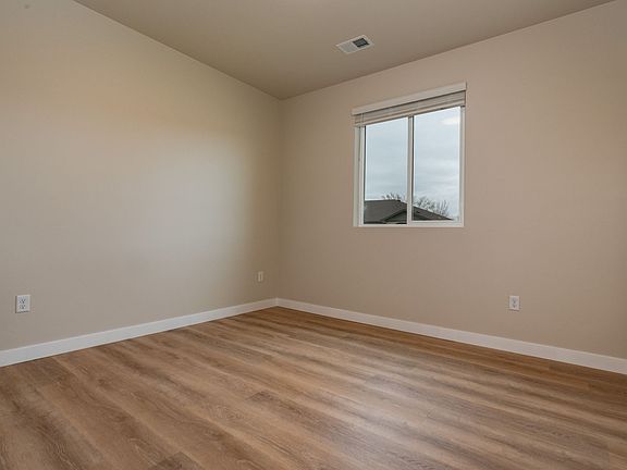 4th image of 2639 Vicksburg Ave