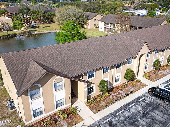 3rd image of 240 Spring Dr APT 5