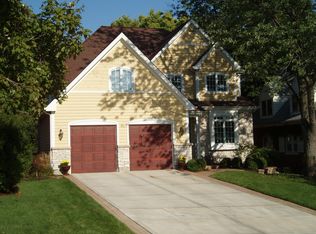 320 S Loomis St, Naperville, IL 60540