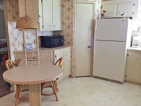 4th image of 19663 Woodfield Cir #112