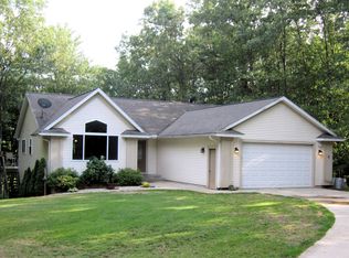 1447 Shettler Rd, Norton Shores, MI 49444