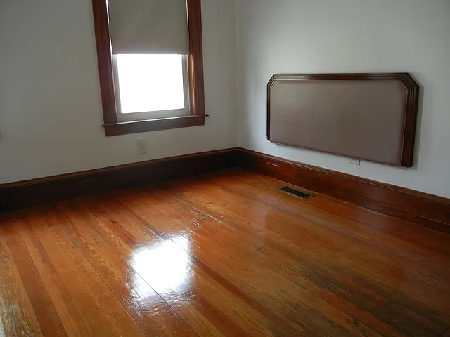 3 bed, 9999 sqft, $3,800 — Photo 2