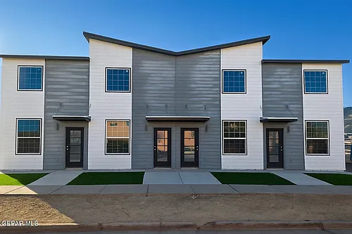 3030 Pera Ave Photo 1