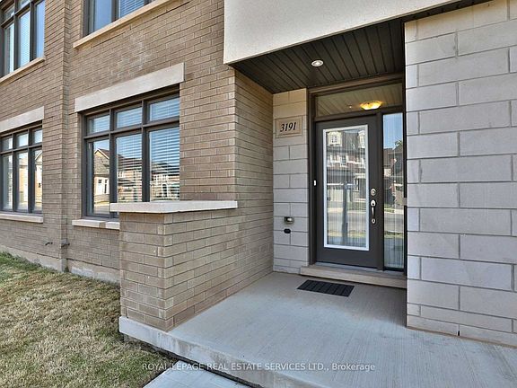 2nd image of 3191 Ernest Appelbe Blvd