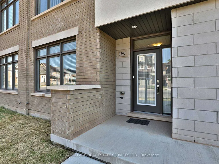 3191 Ernest Appelbe Blvd — Photo 2
