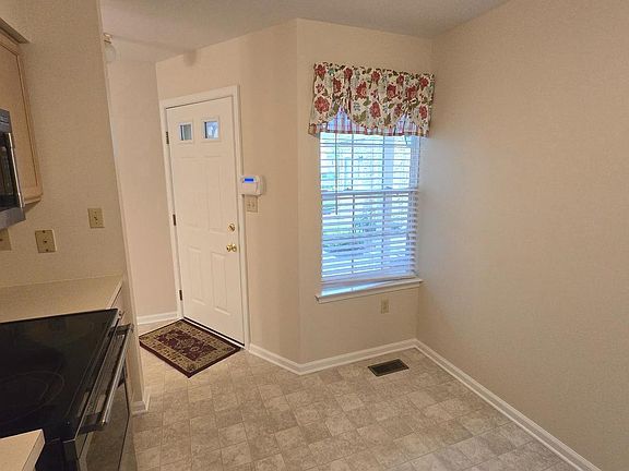 4th image of 705 Eaton Ct