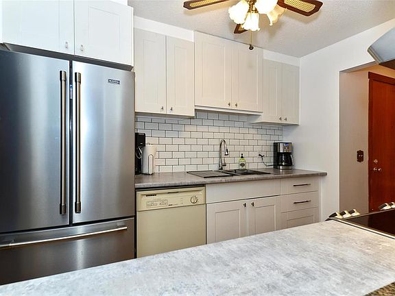 5th image of 1490 A Gordon Dr #301