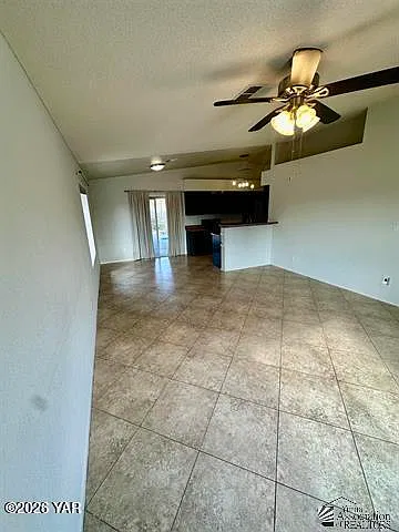 3 bed, 2.0 bath, 1099 sqft, $1,600 — Photo 4