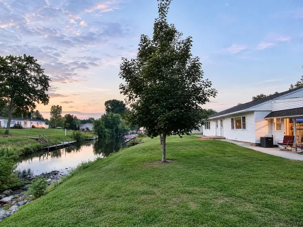 1717 E Hess Lake Dr, Grant, MI 49327