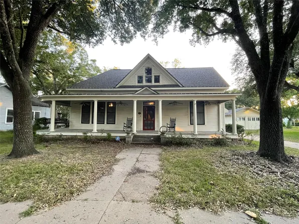 407 E State St, Eagle Lake, TX 77434