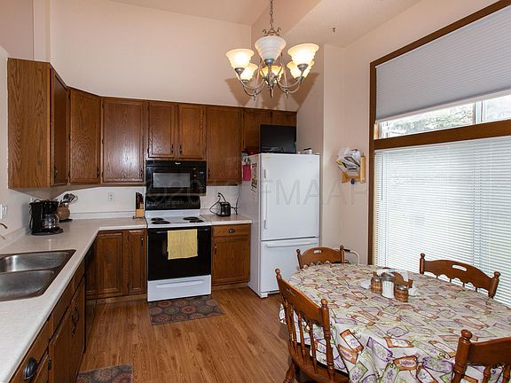 3rd image of 602 20th St E