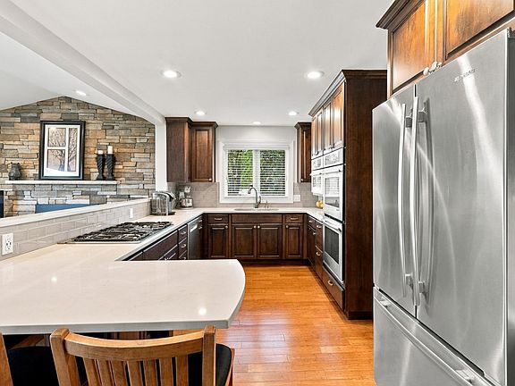5th image of 15897 Island View Rd NW