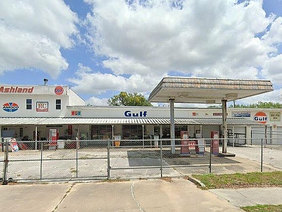 1st image of 125 N Market Blvd