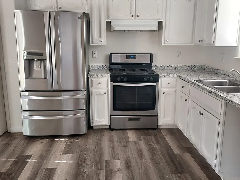 313 E Kern St — Photo 3